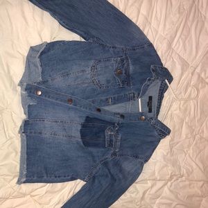 Denim long sleeve cut off jacket.